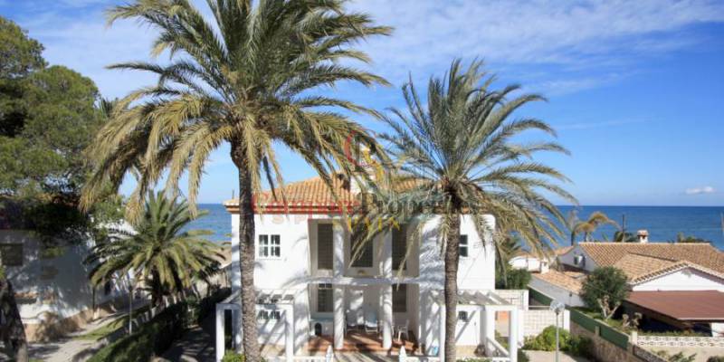 The properties in Las Marinas - Denia are the best option for your vacations