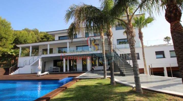 The houses for sale in Albir Spain are ideal to make your dreams come true