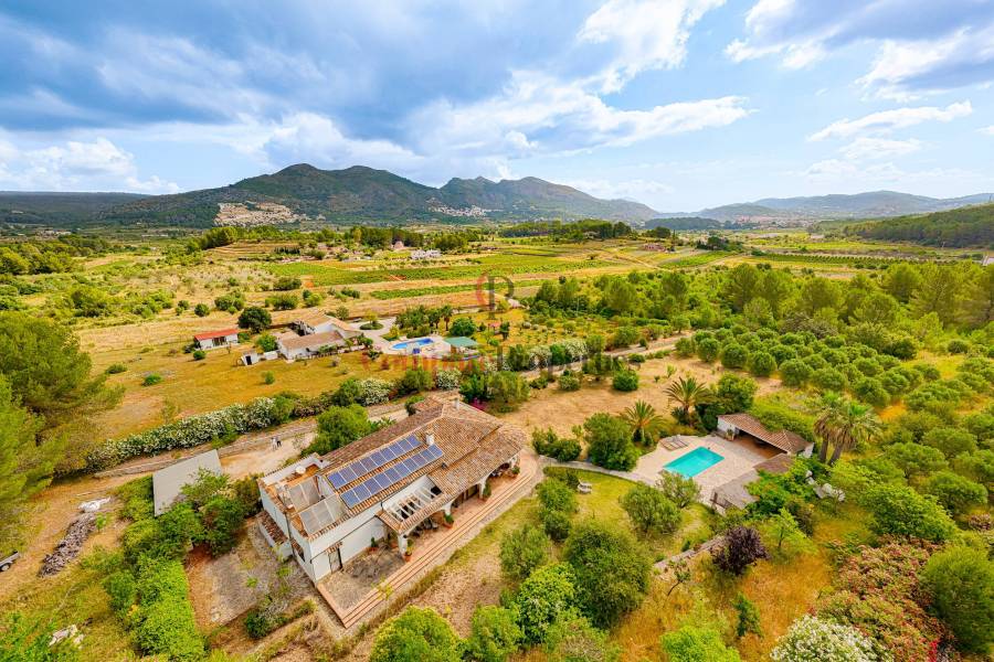 Sale - Villa - Jalon Valley - Campo