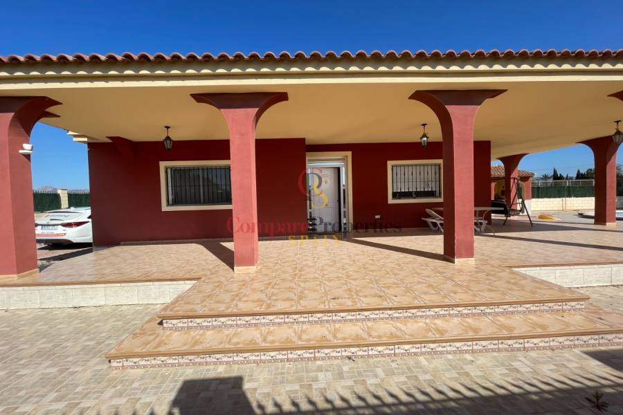 Sale - Villa - Albatera