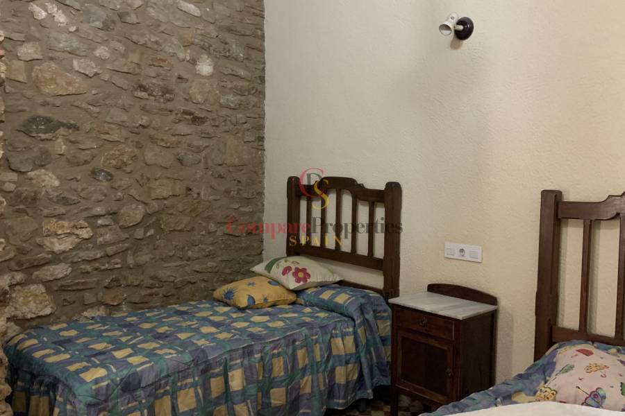 Venta - Villa - La Vall de Gallinera - Benisiva