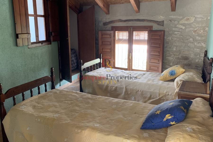 Venta - Villa - La Vall de Gallinera - Benisiva