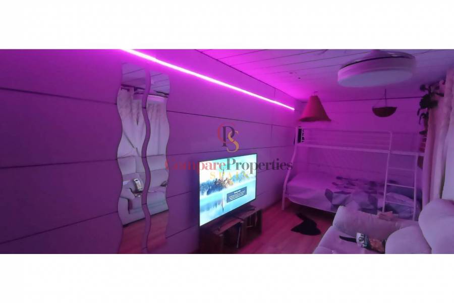 Sale - Apartment - Oliva - 