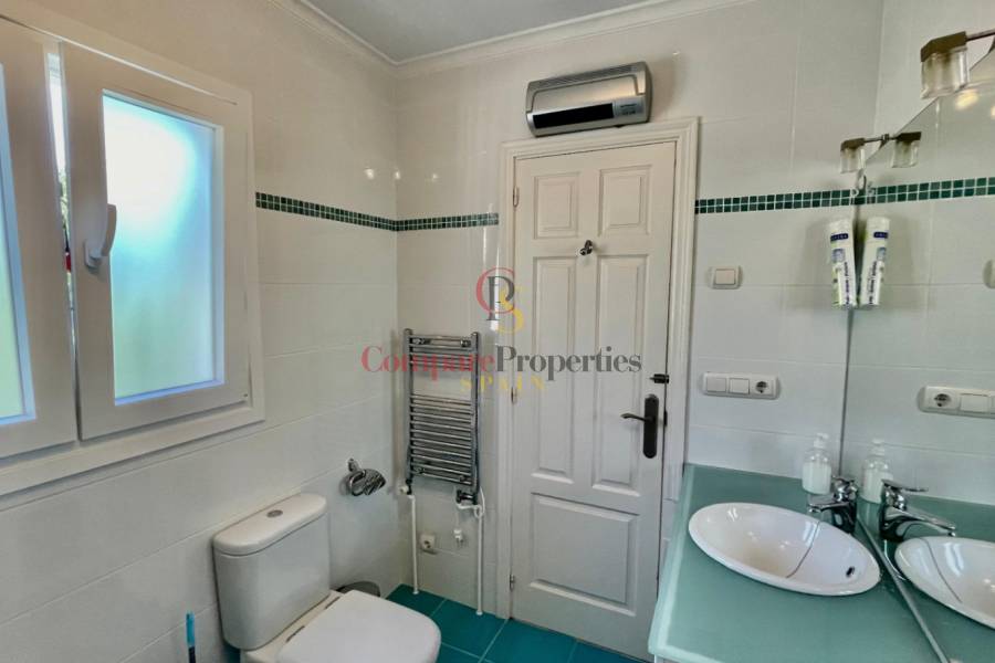 Sale - Villa - Jalon Valley - Valley / Urbanización