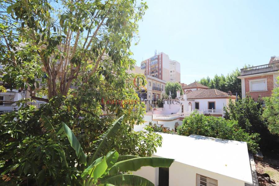 Sale - Villa - Dénia - Centro