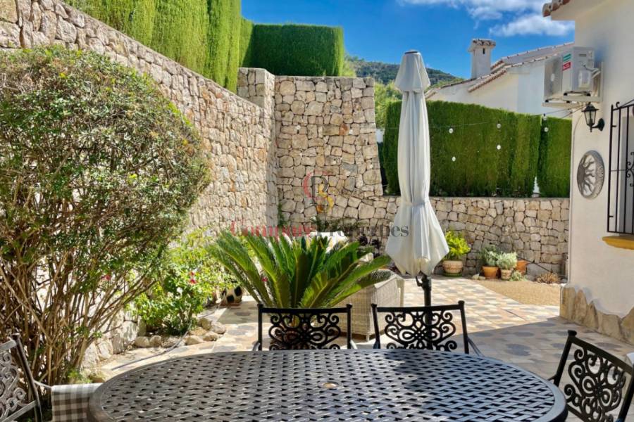 Sale - Villa - Jalon Valley - Valley / Urbanización