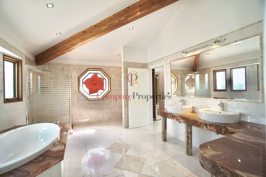 Sale - Villa - Benhavis - El Paraiso Alto