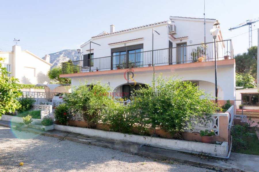 Sale - Villa - Dénia