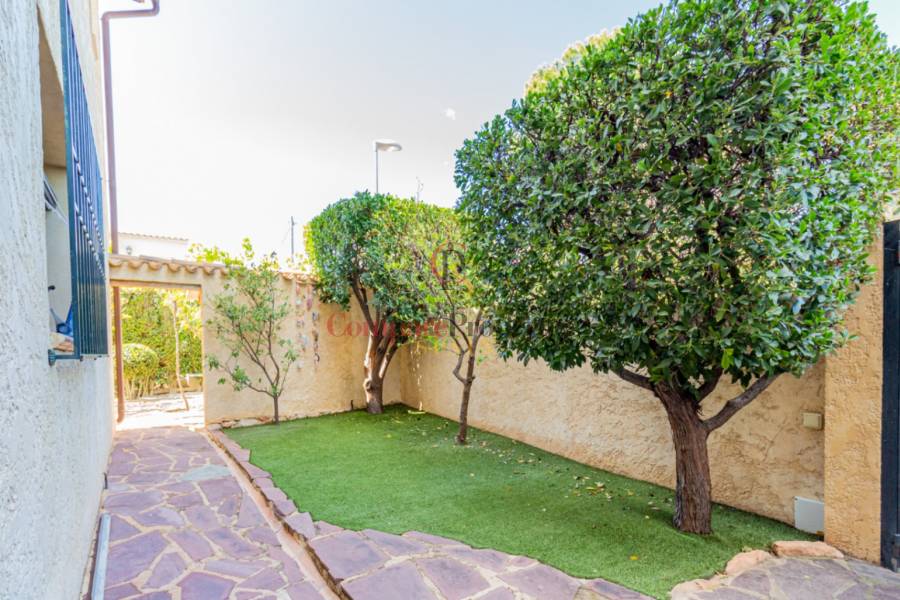 Sale - Villa - La Nucia - Pueblo