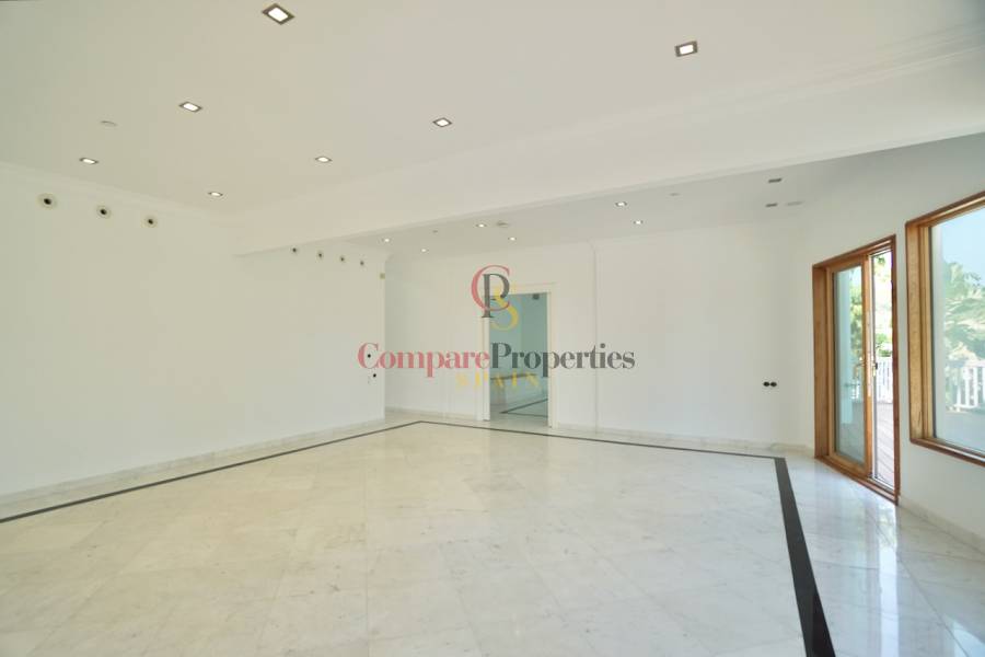 Sale - Villa - Benhavis - El Paraiso Alto