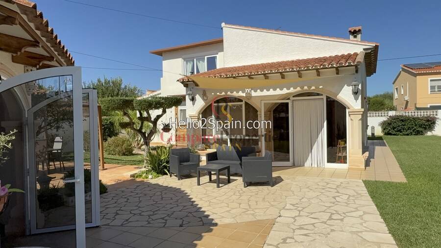 Sale - Villa - Dénia