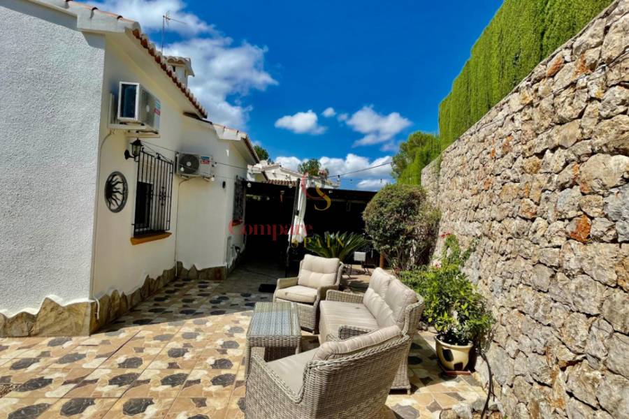 Sale - Villa - Jalon Valley - Valley / Urbanización