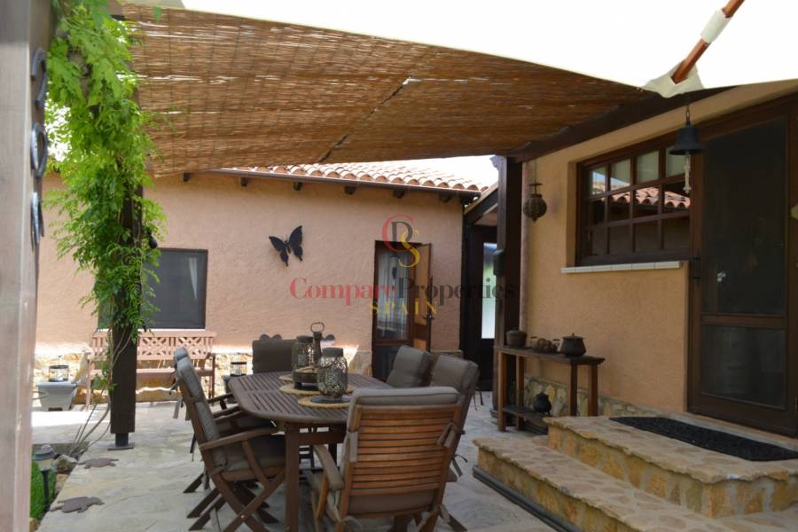 Sale - Villa - Jalon Valley - Campo