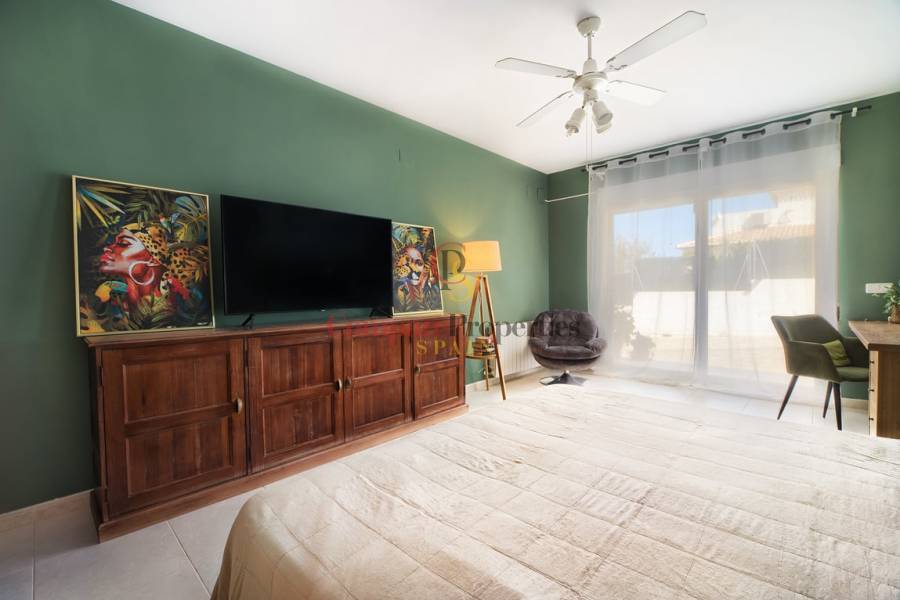 Sale - Villa - Jávea