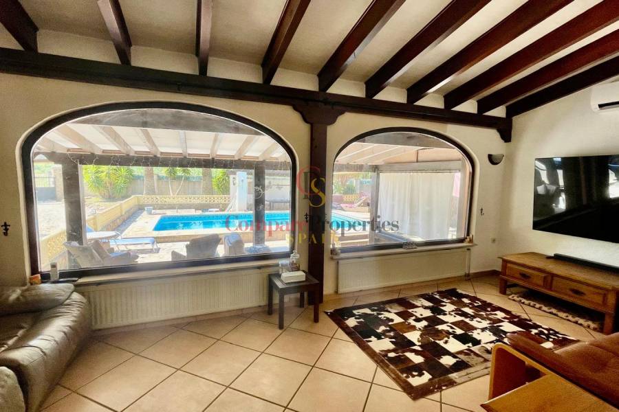 Sale - Villa - Jalon Valley - Campo