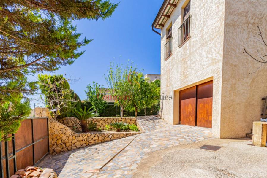 Sale - Villa - La Nucia - Pueblo