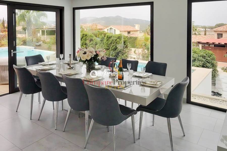 Sale - Villa - Jávea