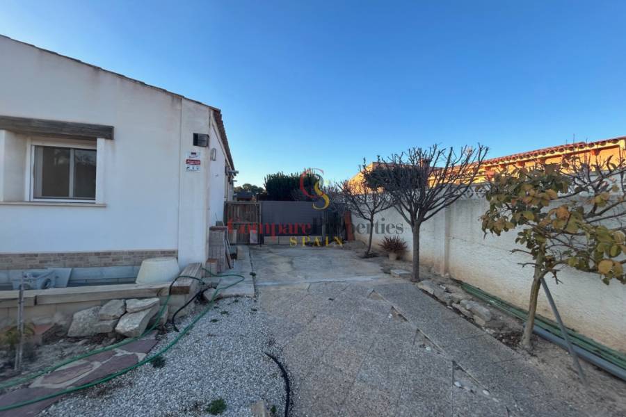 Venta - Semi-Detached Villa - Albir