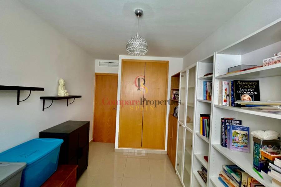 Sale - Apartment - Jalon Valley - Ciudad