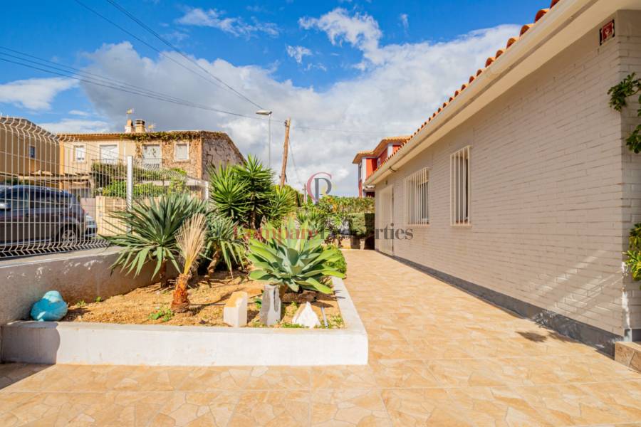 Sale - Villa - La Nucia - Nou Espai