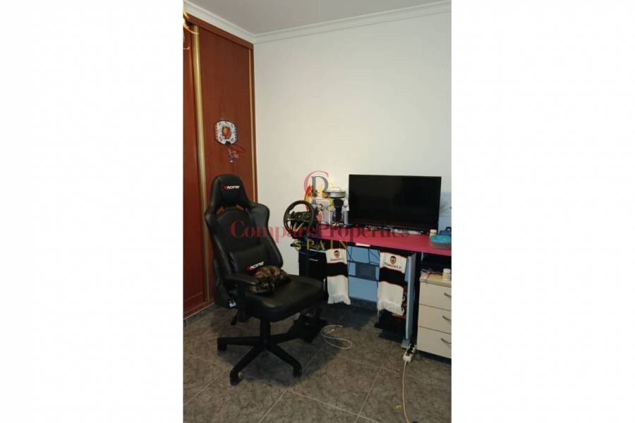 Sale - Apartment - Oliva - 