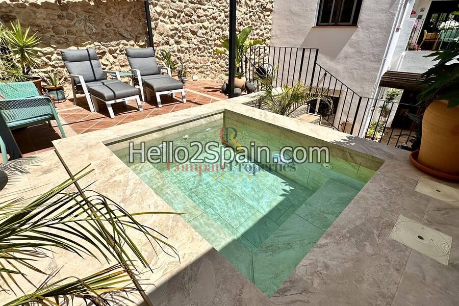 Sale - Townhouses - Forna