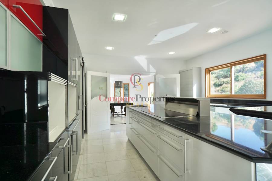 Sale - Villa - Benhavis - El Paraiso Alto