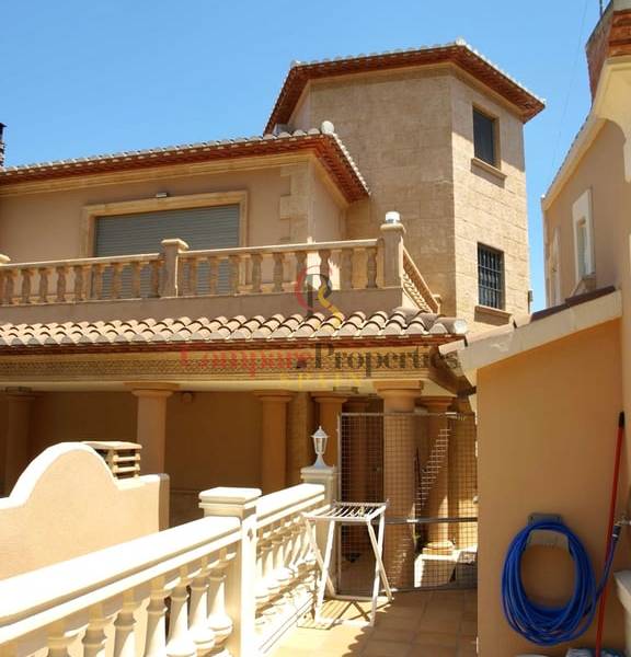 Sale - Villa - Dénia