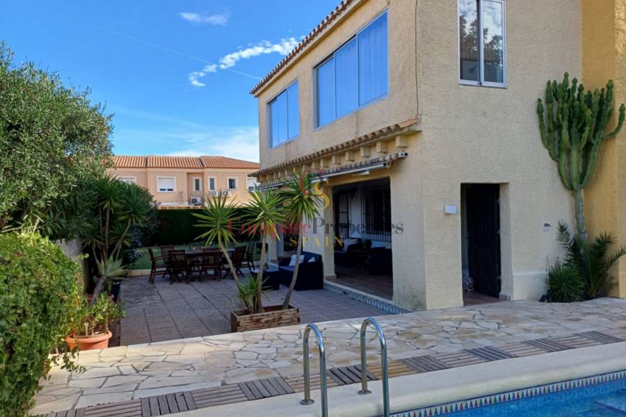 Sale - Villa - Dénia - Las Rotas