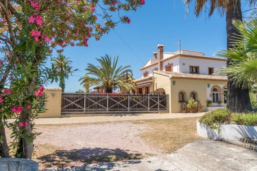 Sale - Villa - Jávea - La Lluca - La Tarraula