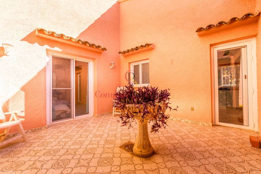 Venta - Villa - Albir