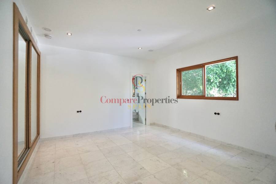 Sale - Villa - Benhavis - El Paraiso Alto