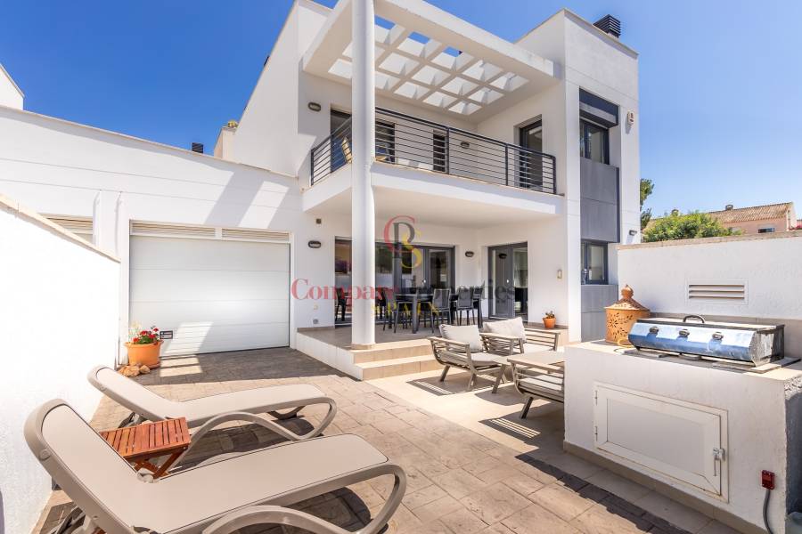 Venta - Villa - Albir