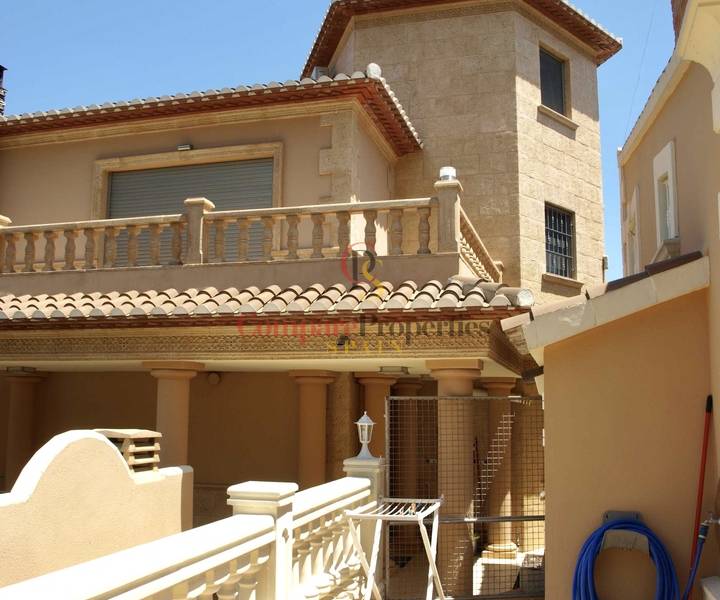 Sale - Villa - Dénia