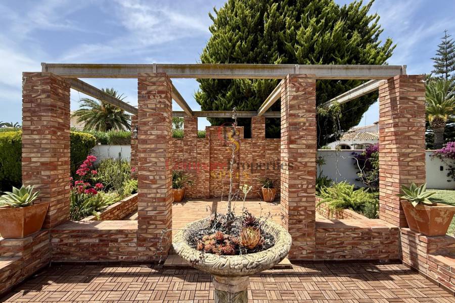 Sale - Villa - El Vergel - 