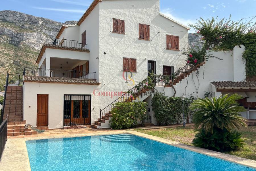 Sale - Villa - Dénia - Montgo
