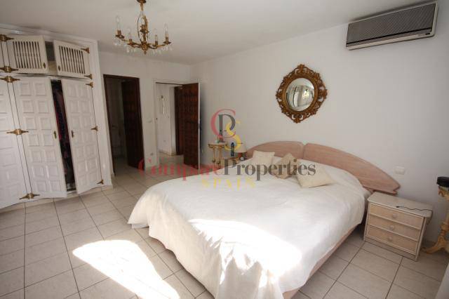 Sale - Villa - Dénia