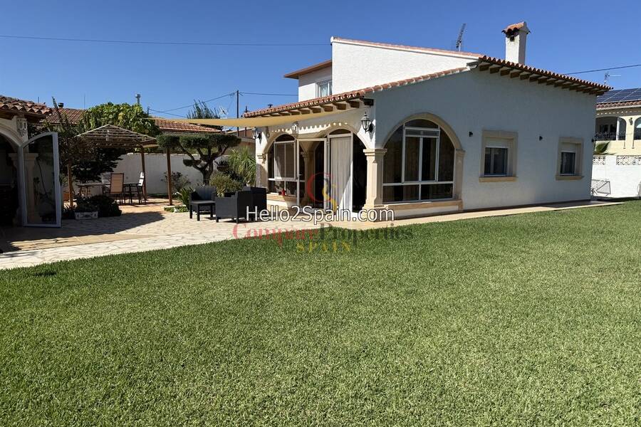 Sale - Villa - Dénia