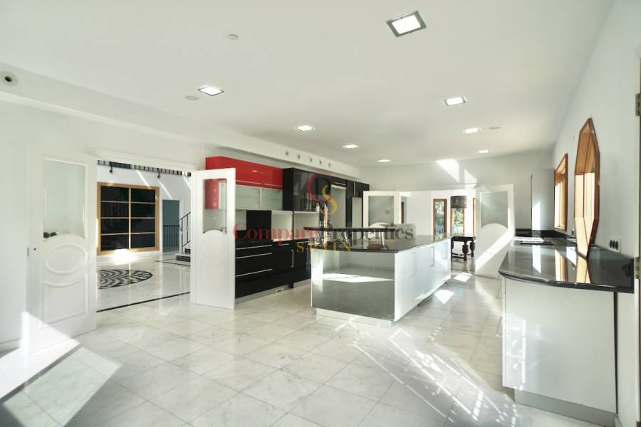 Sale - Villa - Benhavis - El Paraiso Alto