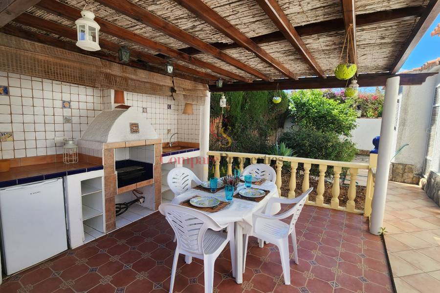 Sale - Villa - Dénia - Urbanización residencial