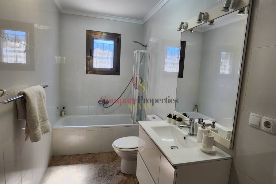 Sale - Villa - Dénia - Urbanización residencial