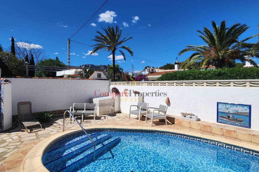 Sale - Villa - Dénia - Urbanización residencial