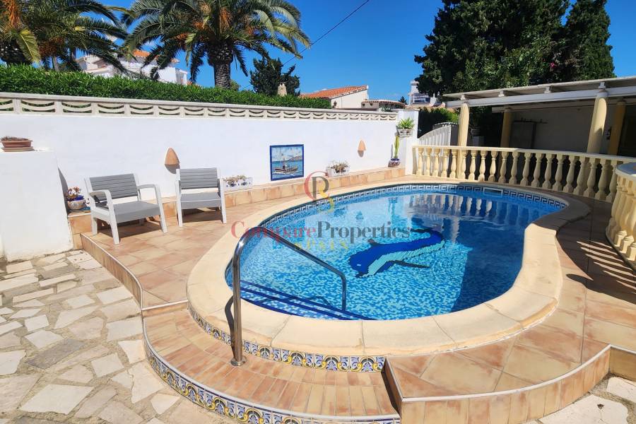 Sale - Villa - Dénia - Urbanización residencial