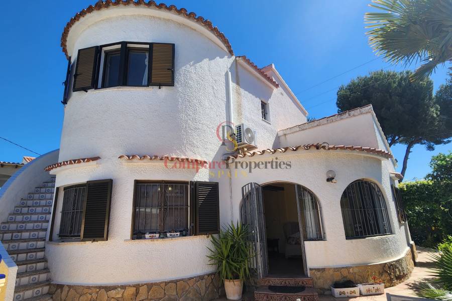 Sale - Villa - Dénia - Urbanización residencial