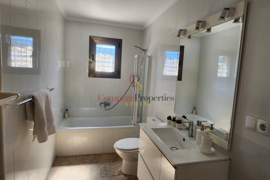 Sale - Villa - Dénia - Urbanización residencial