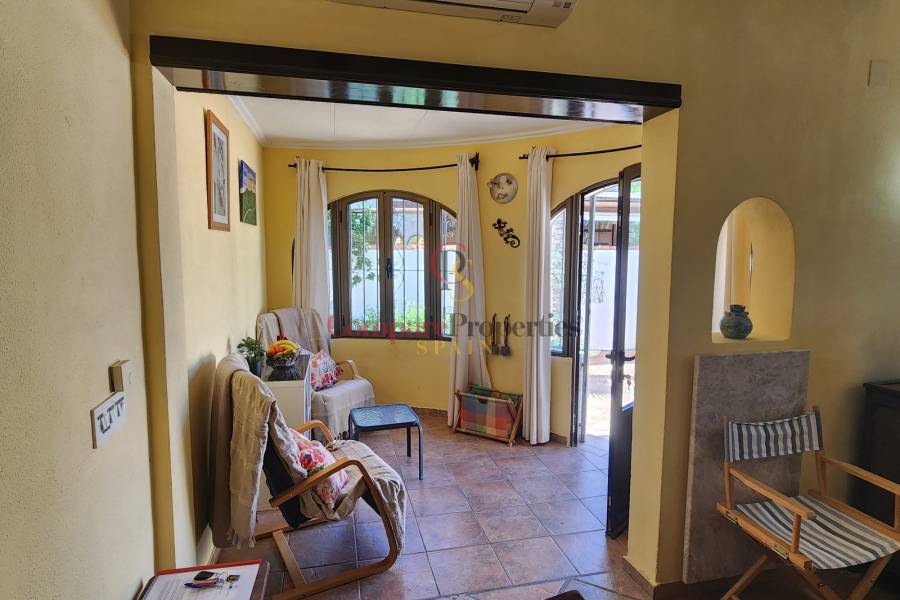 Sale - Villa - Dénia - Urbanización residencial