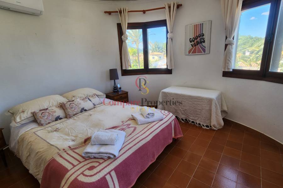 Sale - Villa - Dénia - Urbanización residencial
