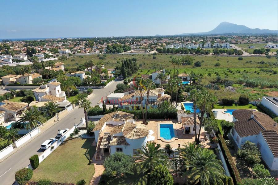 Sale - Villa - El Vergel - 
