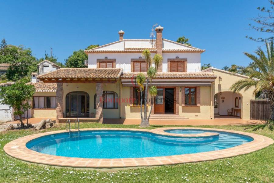 Sale - Villa - Jávea - La Lluca - La Tarraula