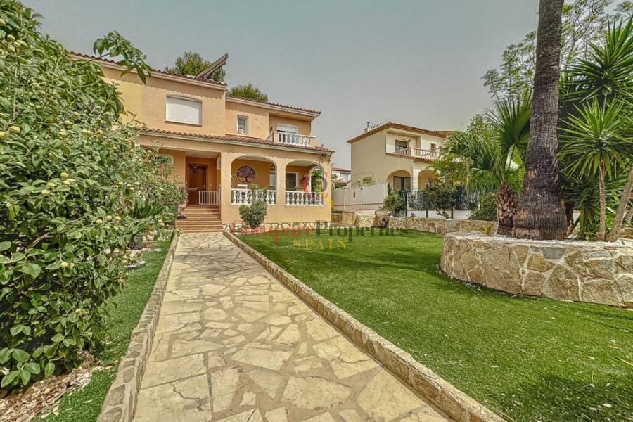 Venta - Semi-Detached Villa - La Nucia - Barranco Hondo